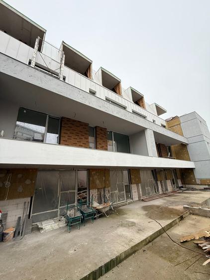 Penthouse cu 3 camere decomandat în Plevnei