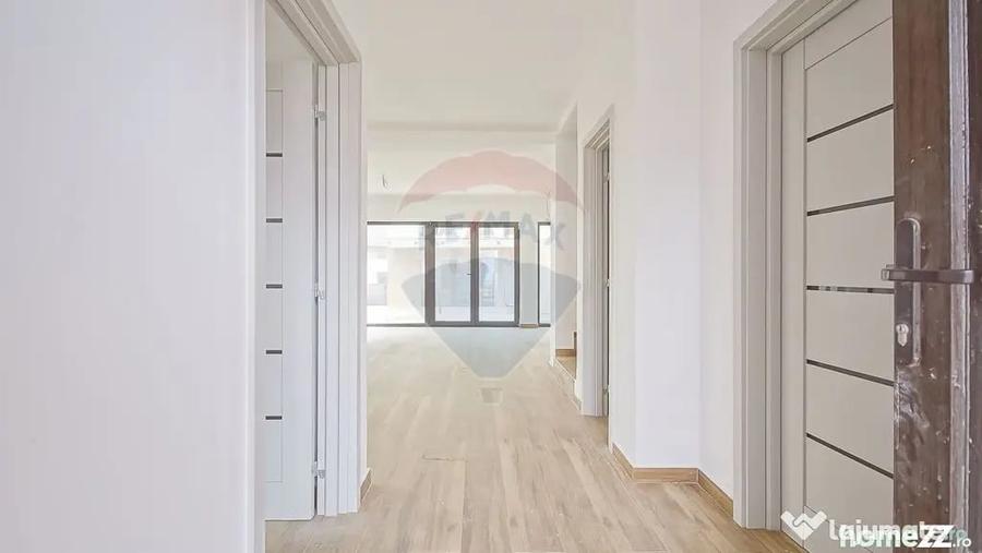 Casă cu 4 camere cu Teren 250 Mp în Noua