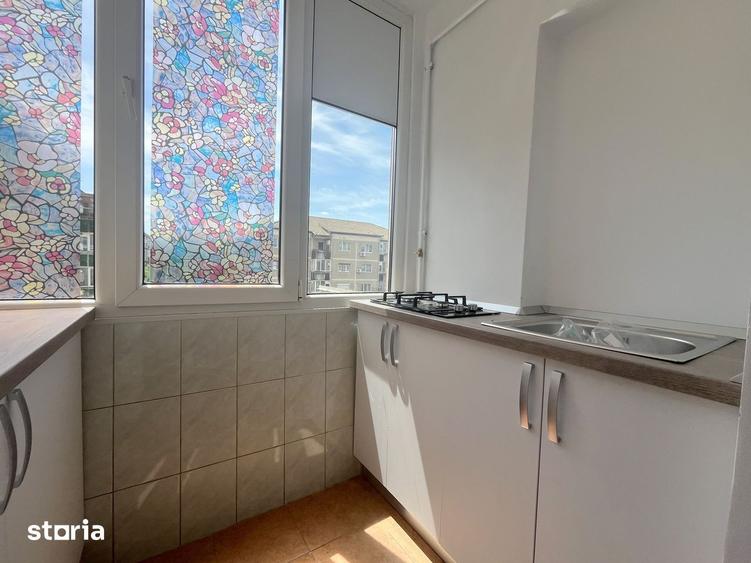 Apartament cu 3 camere decomandat, mobilat în Lipovei
