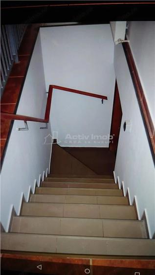 Casă cu 7 camere cu Teren 7241 Mp în Central