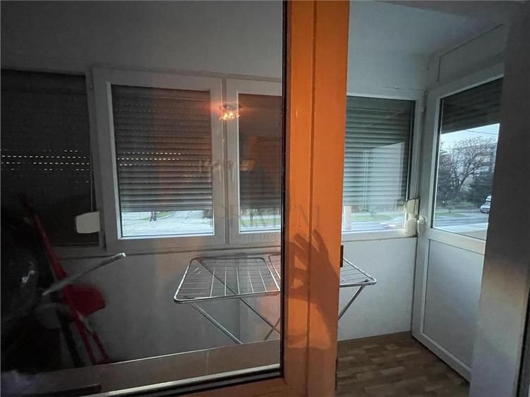 Apartament cu 3 camere decomandat, mobilat în Aradului