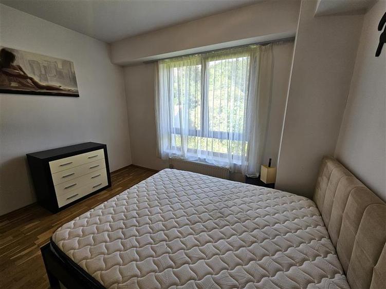 Apartament cu 2 camere semidecomandat, mobilat în Schei