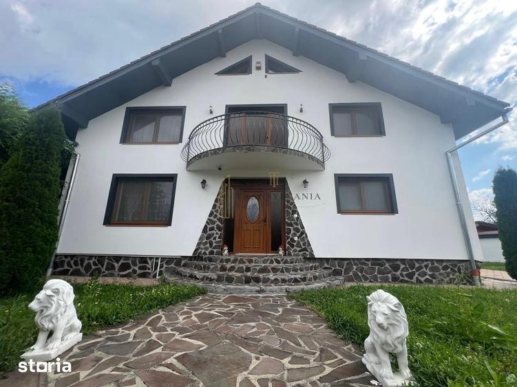 Casă cu 5 camere cu Teren 1000 Mp în Central