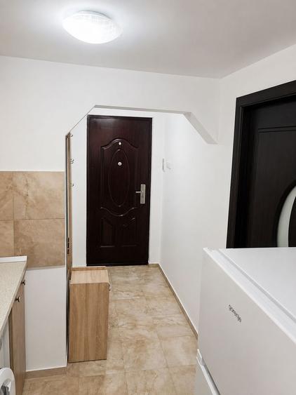 Apartament cu 2 camere semidecomandat, mobilat în Victoriei