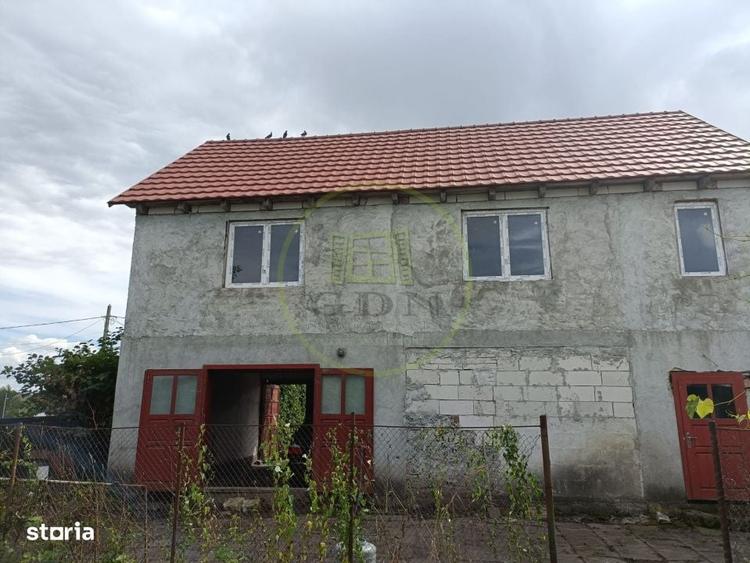 Casă cu 4 camere în Suseni