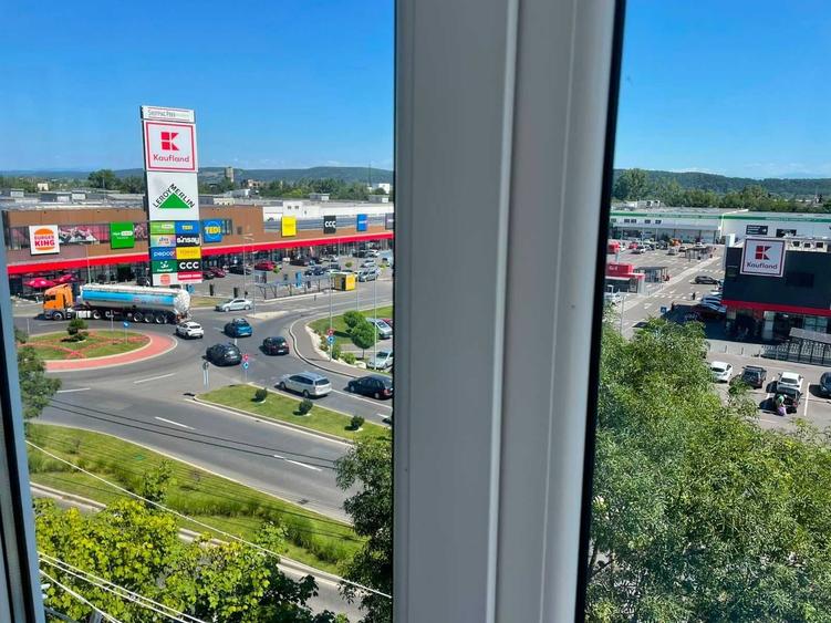 Garsonieră decomandată în Central