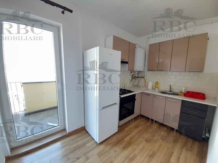 Apartament cu 3 camere semidecomandat, mobilat în Central