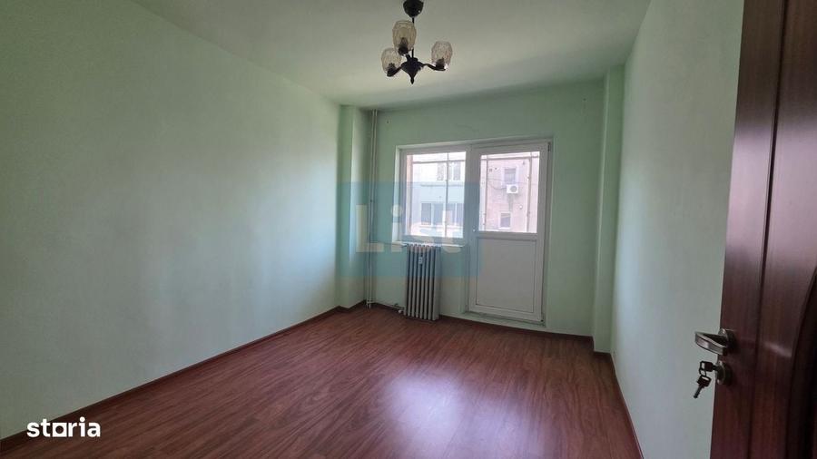 Apartament cu 4 camere decomandat în Gura Văii