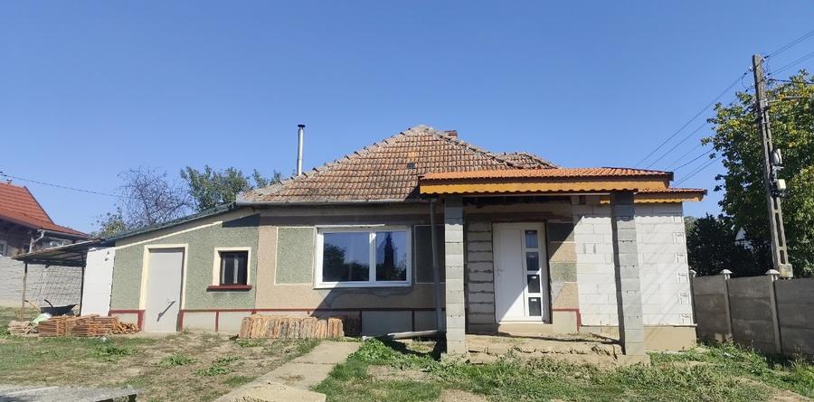Casă individuală cu 2 camere cu Teren 3000 Mp în Crestur