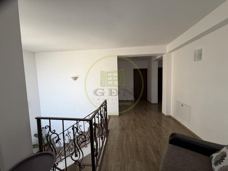 Casă individuală cu 5 camere cu Canalizare în Cârcea