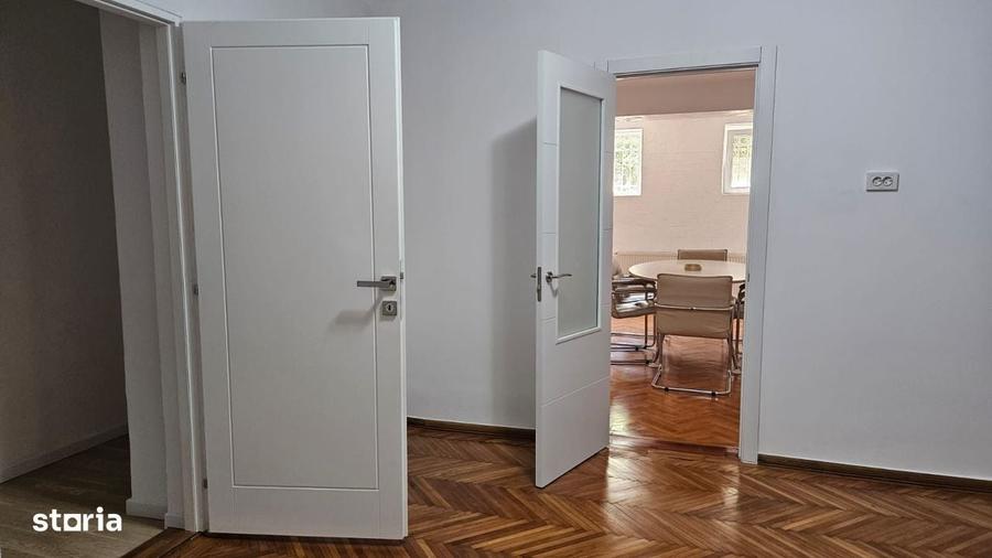 Apartament cu 4 camere în Aviatorilor