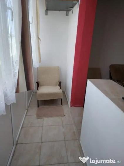 Garsonieră decomandată în Central