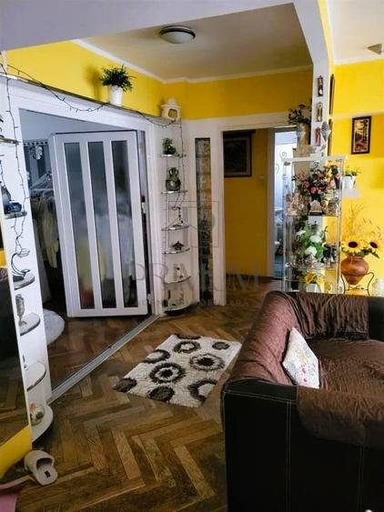 Apartament cu 4 camere decomandat în Simion Bărnuțiu