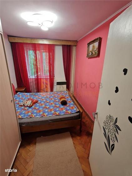 Apartament cu 3 camere semidecomandat în Crâng