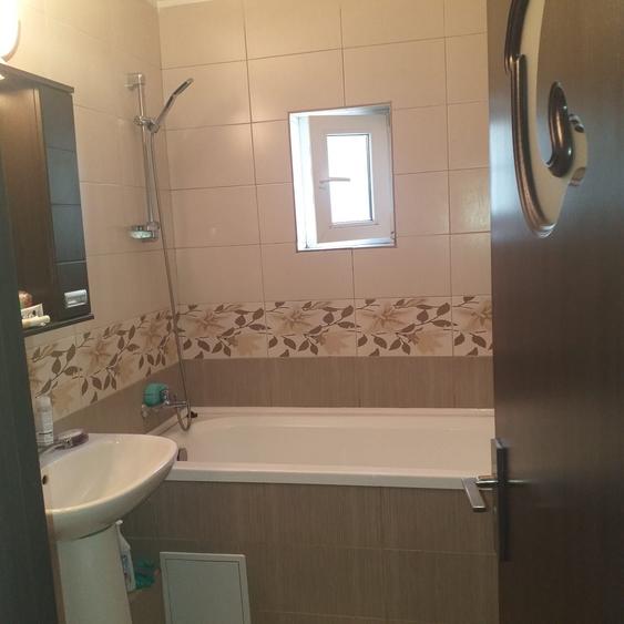 Apartament cu 3 camere decomandat în Rahova