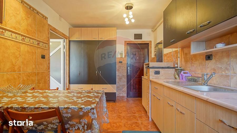 Apartament cu 2 camere semidecomandat, mobilat în Est