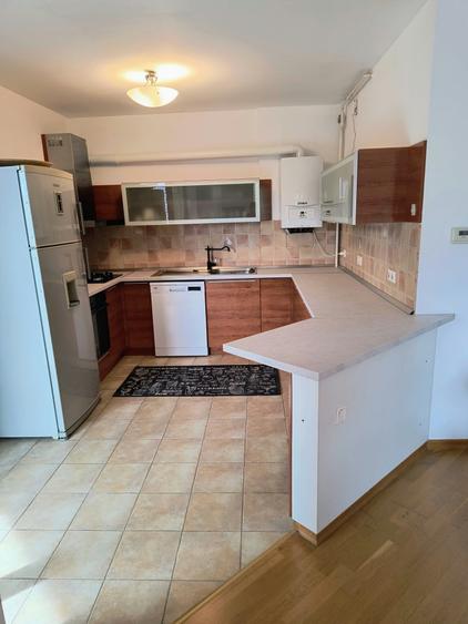 Apartament cu 3 camere semidecomandat, mobilat în Străulești