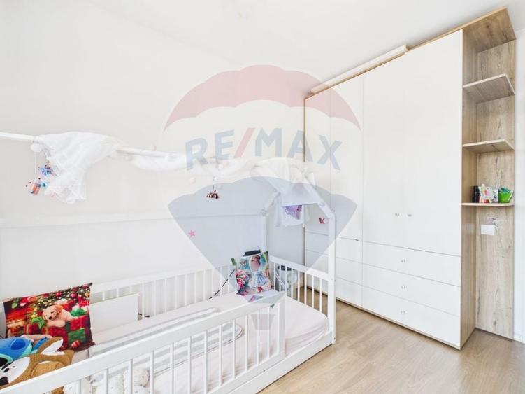 Apartament cu 3 camere decomandat, mobilat în Central