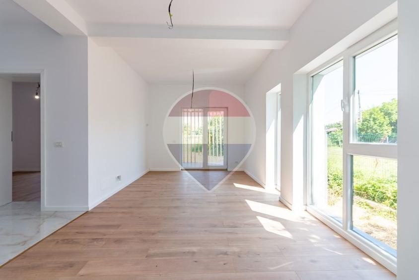 Casă cu 4 camere cu Teren 450 Mp în Săbăreni