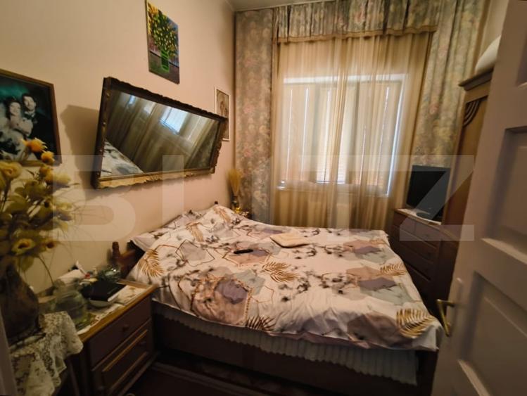 Casă individuală cu 9 camere cu Canalizare în Central