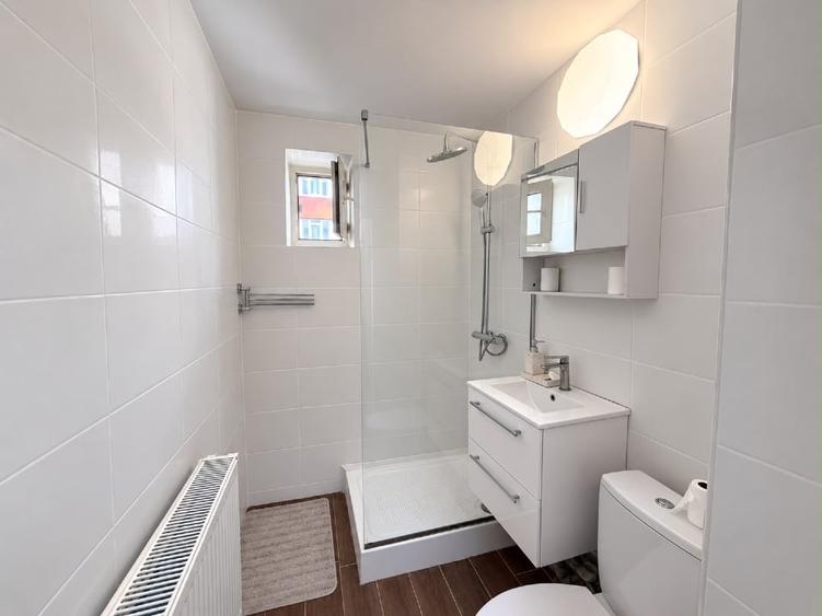Apartament cu 3 camere decomandat, mobilat în Brâncoveanu