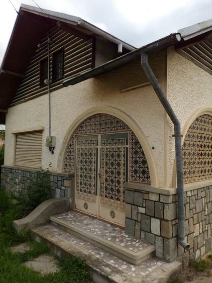 Casă cu 4 camere în Ghirdoveni