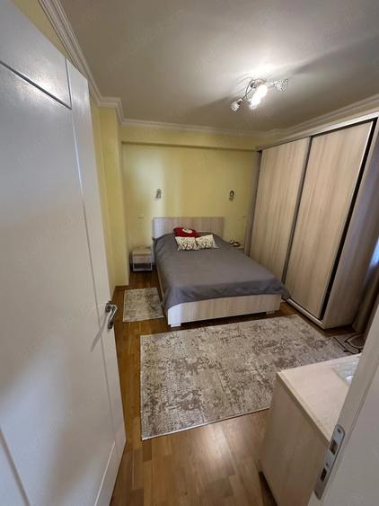 Apartament cu 3 camere decomandat, mobilat în Spitalul Județean