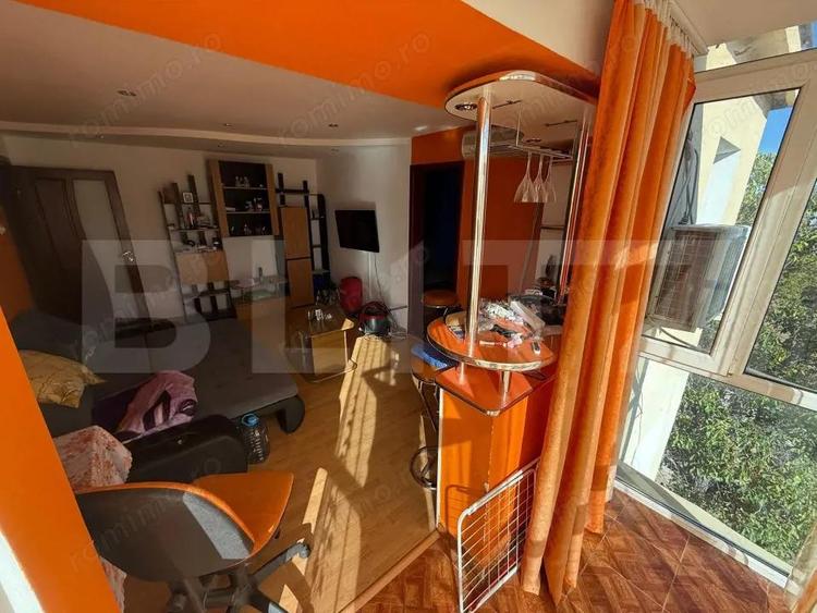 Apartament cu 2 camere semidecomandat, mobilat în Central