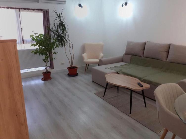 Apartament cu 2 camere decomandat în Exterior Vest