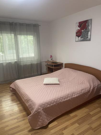 Apartament cu 2 camere decomandat, mobilat în Drumul Taberei
