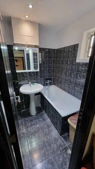 Apartament cu 2 camere decomandat în Girocului