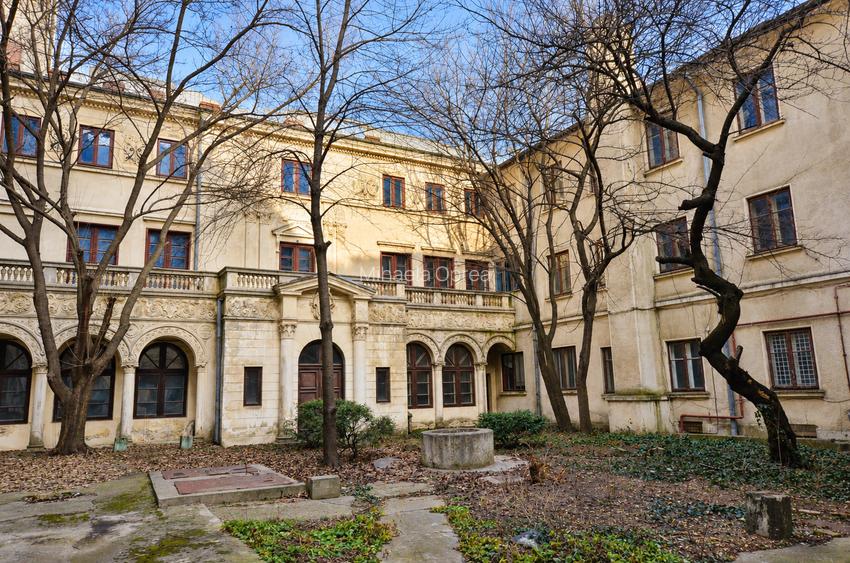 Imobil cu arhitectura si potential deosebit - de vanzare Piata Romana