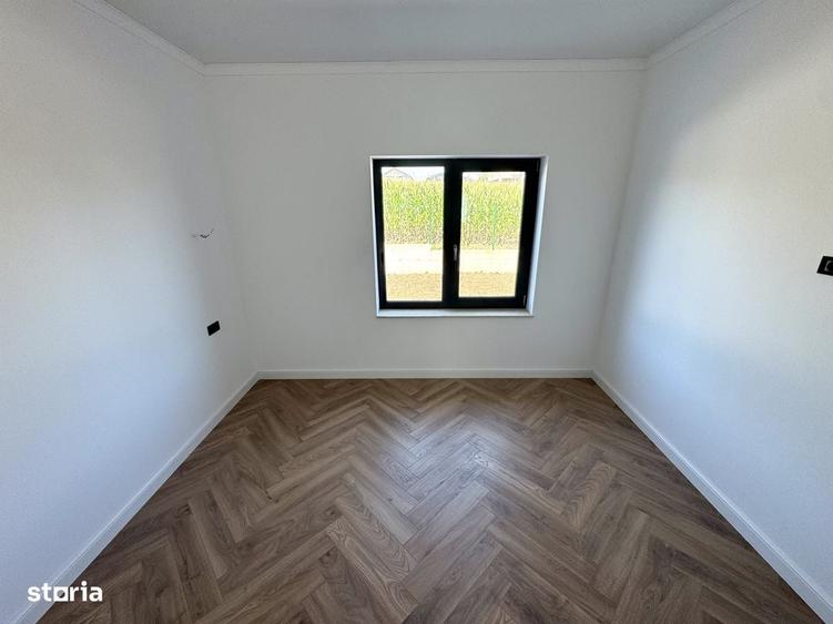 Casă cu 4 camere în Breazu