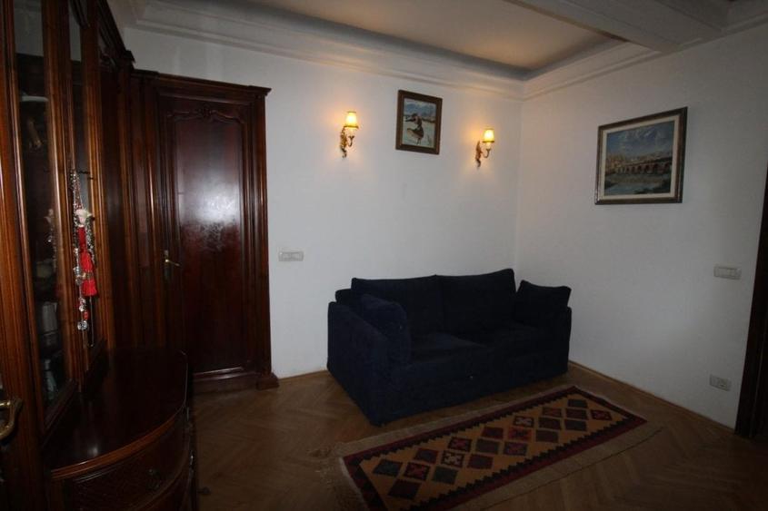 Apartament cu 3 camere circular, mobilat în Capitale