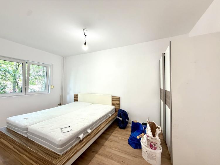 Apartament cu 3 camere decomandat, mobilat în Aradului