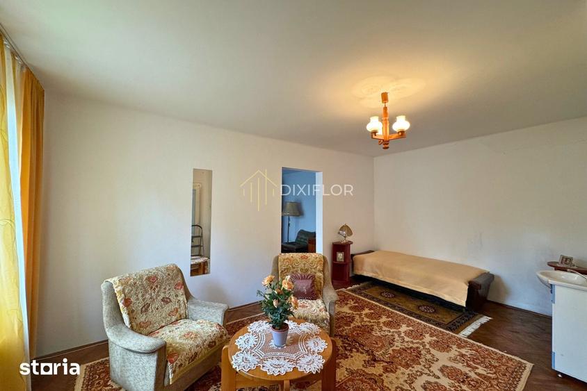 Casă cu 9 camere cu Teren 336 Mp în Central
