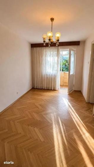 Apartament cu 3 camere semidecomandat în Km 4