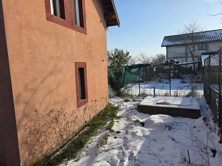 Casă cu 4 camere cu Teren 497 Mp în Dragomirești-Deal