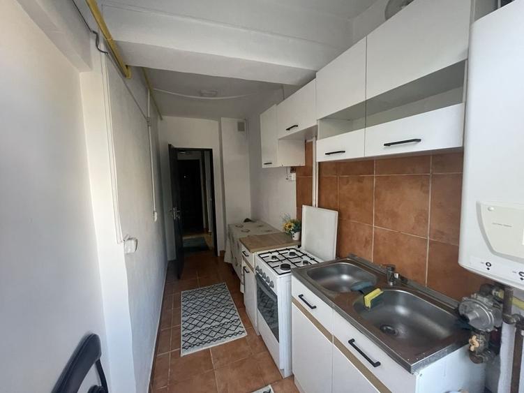 Garsonieră decomandată în Central