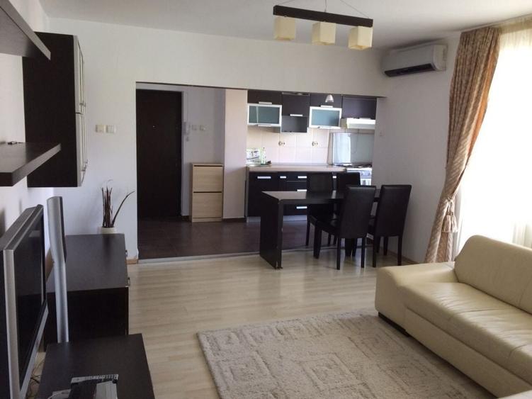 Apartament cu 3 camere semidecomandat în Titan