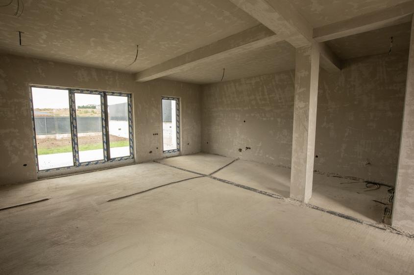 Duplex cu 7 camere cu Canalizare în Chinteni