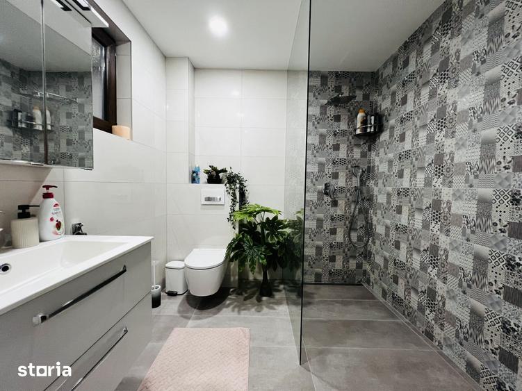 Casă cu 5 camere cu Teren 860 Mp în Sânmihaiu Român