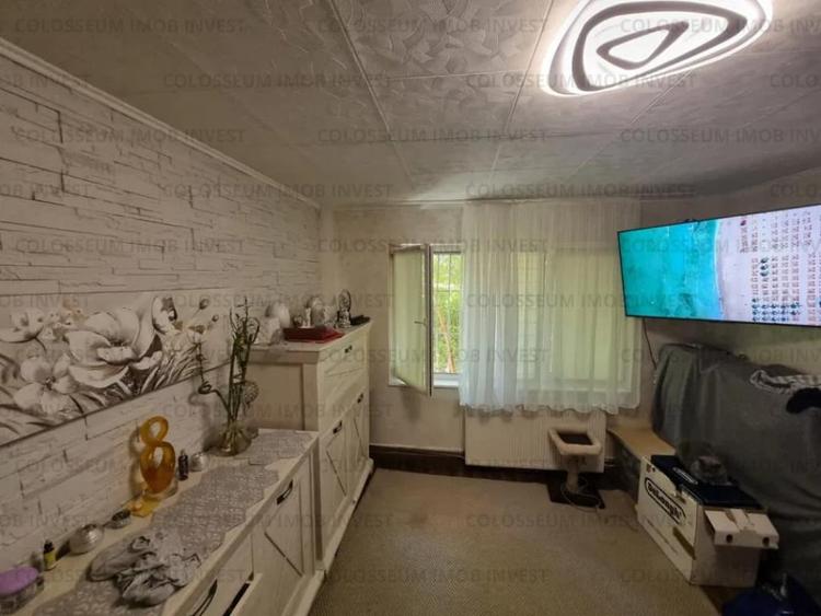 Apartament cu 3 camere semidecomandat în Calea București