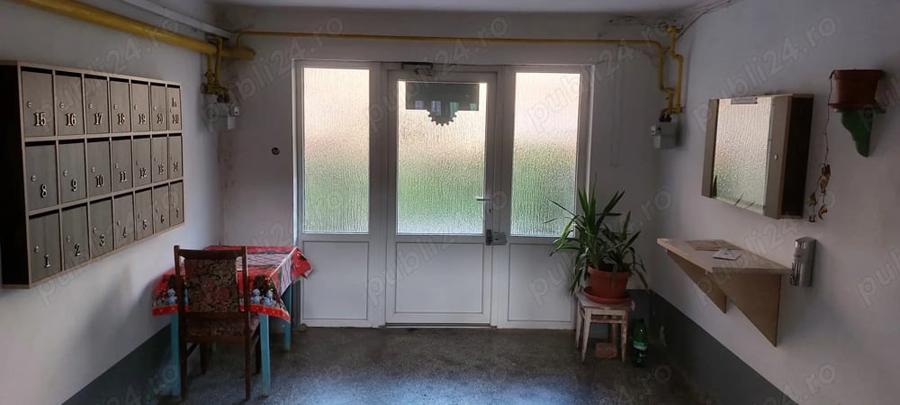 Apartament cu 3 camere semidecomandat în Govândari