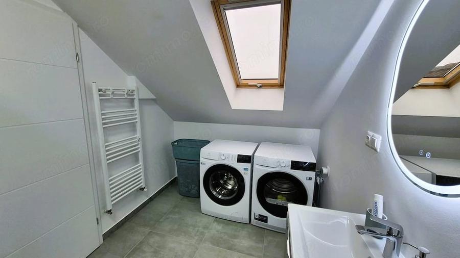 Apartament cu 4 camere decomandat în Central