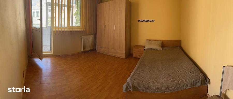 Apartament cu 3 camere decomandat în Drumul Taberei