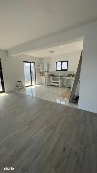 Casă cu 3 camere cu Teren 440 Mp în Domnești
