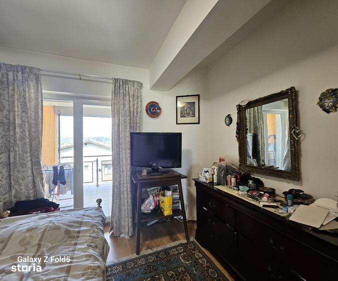 Apartament cu 4 camere semidecomandat în Nufărul