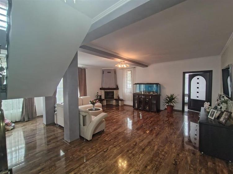 Casă individuală cu 5 camere cu Teren 1600 Mp în Moara