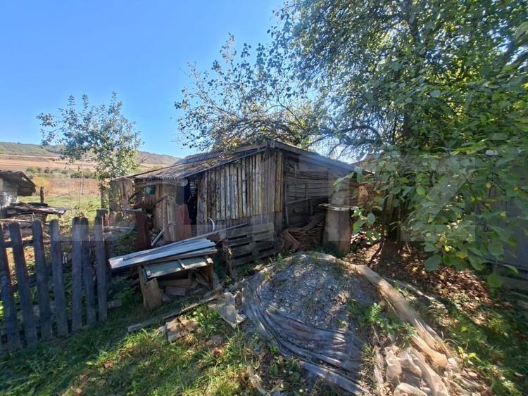 Casă individuală cu 2 camere cu Teren 1099 Mp în Vălenii